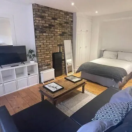 Charming West London Studio Your Urban Oasis Exterior photo