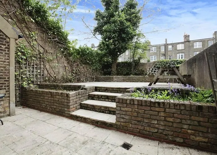 Charming West London Studio Your Urban Oasis
